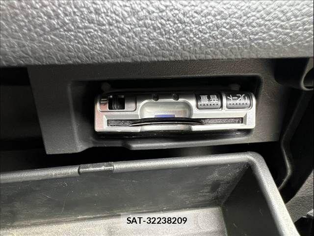 Nissan SERENA 2016-02 8355584-27