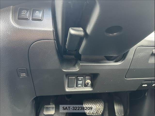 Nissan SERENA 2016-02 8355584-29