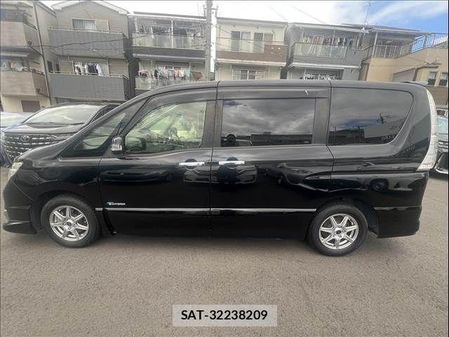Nissan SERENA 2016-02 8355584-6