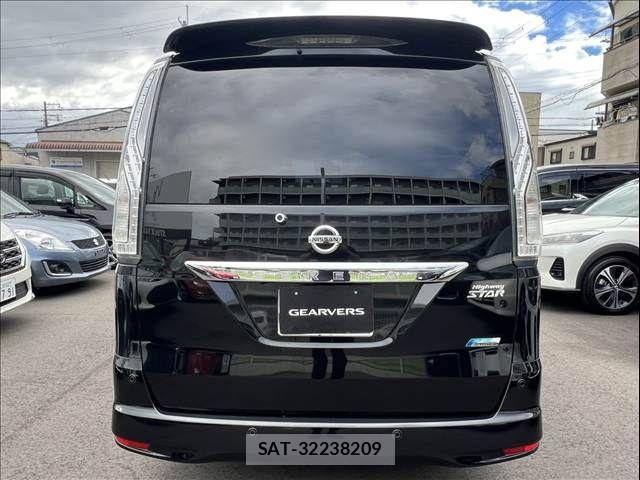 Nissan SERENA 2016-02 8355584-8