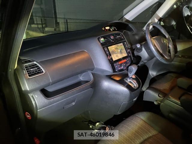 Nissan SERENA 2014-01 8368654-18