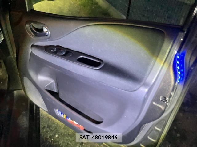 Nissan SERENA 2014-01 8368654-20