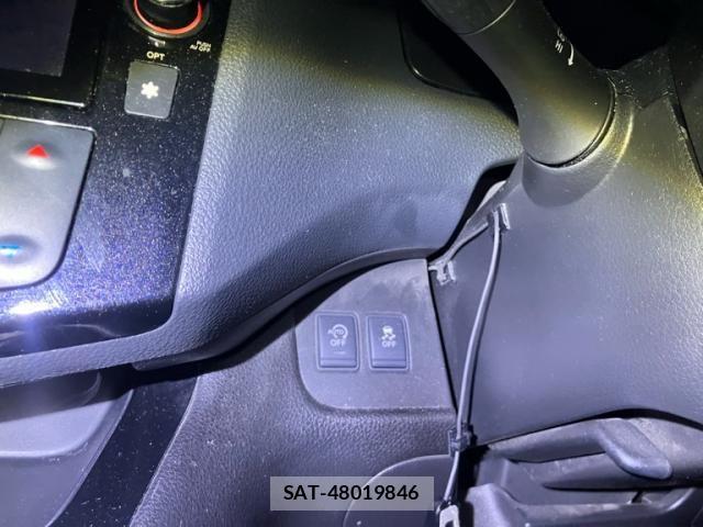 Nissan SERENA 2014-01 8368654-25
