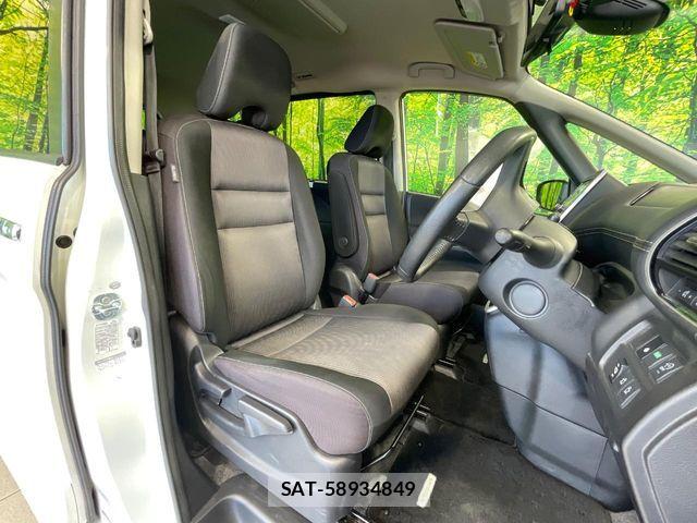 Nissan SERENA 2017-08 8368618-6