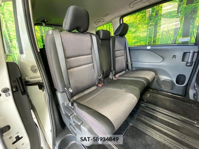 Nissan SERENA 2017-08 8368618-7