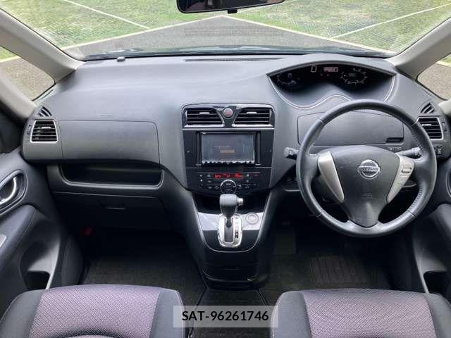Nissan SERENA 2012-08 8368642-1