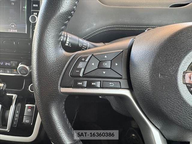 Nissan SERENA 2016-09 8368636-27