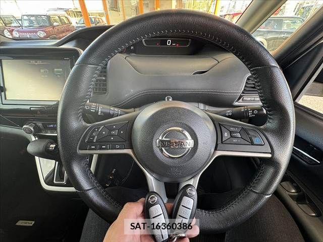 Nissan SERENA 2016-09 8368636-6