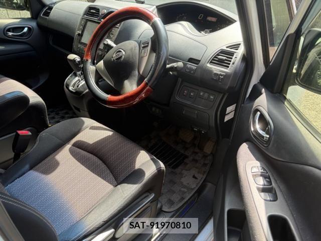 Nissan SERENA 2014-06 8368638-6