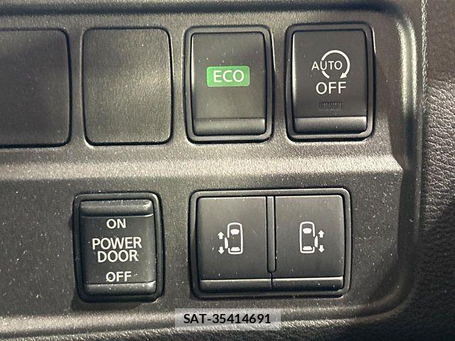 Nissan SERENA 2018-03 8368637-5