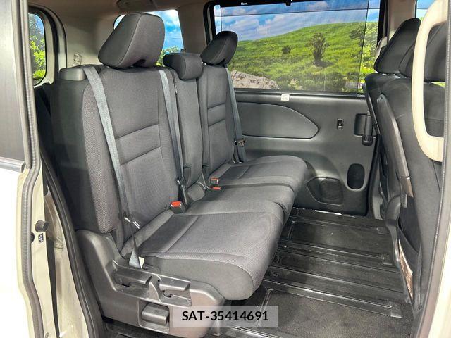 Nissan SERENA 2018-03 8368637-8