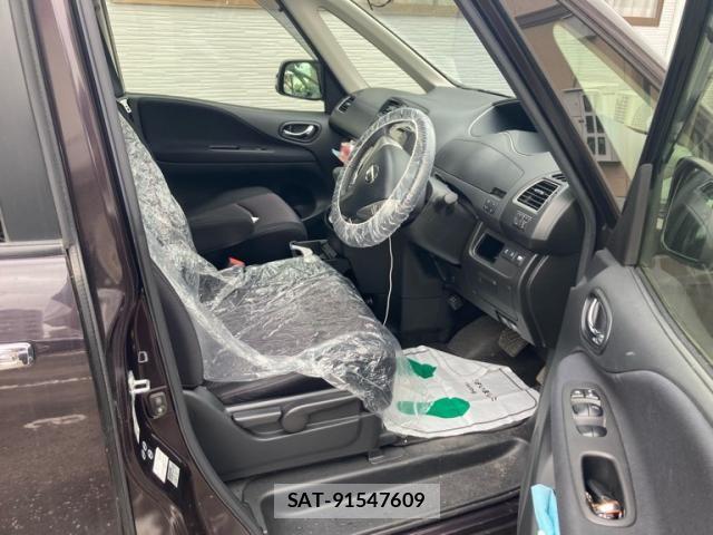 Nissan SERENA 2013-11 8368651-15