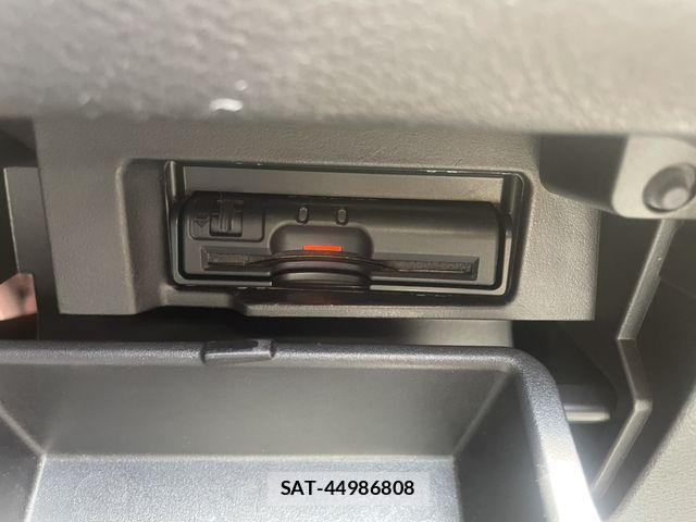 Nissan SERENA 2017-01 8368623-24