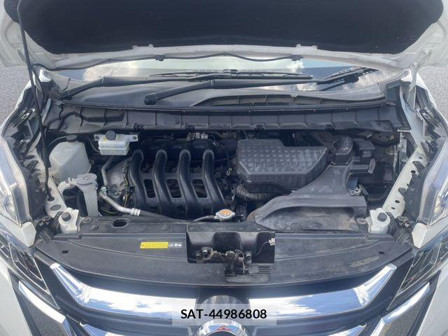Nissan SERENA 2017-01 8368623-5