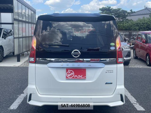 Nissan SERENA 2017-01 8368623-7
