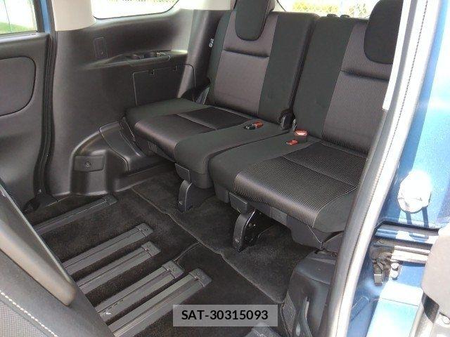 Nissan SERENA 2018-01 8368628-23
