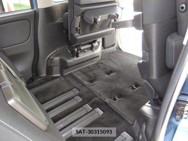 Nissan SERENA 2018-01 8368628-25