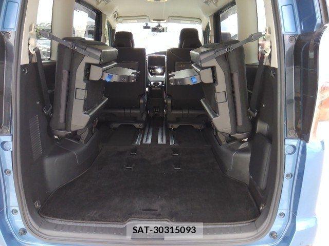 Nissan SERENA 2018-01 8368628-26