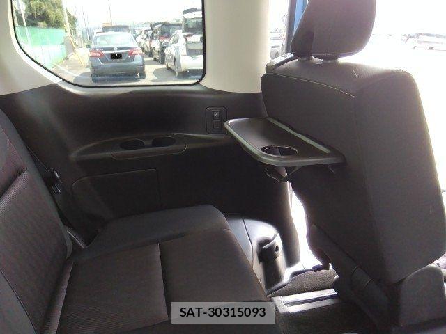 Nissan SERENA 2018-01 8368628-27
