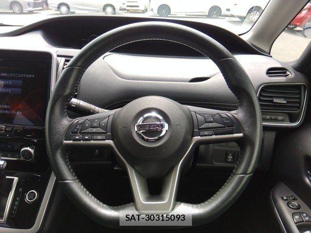 Nissan SERENA 2018-01 8368628-7