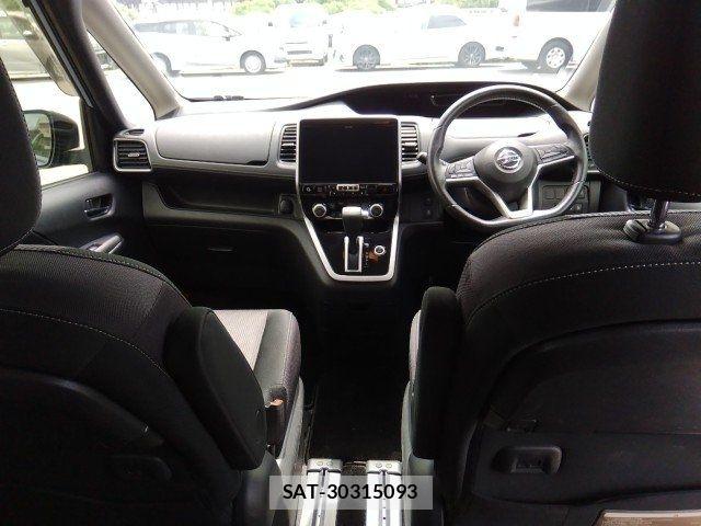 Nissan SERENA 2018-01 8368628-8