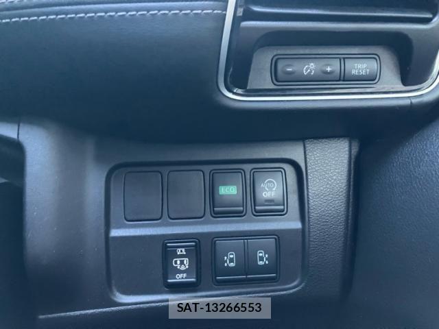 Nissan SERENA 2017-06 8368632-18