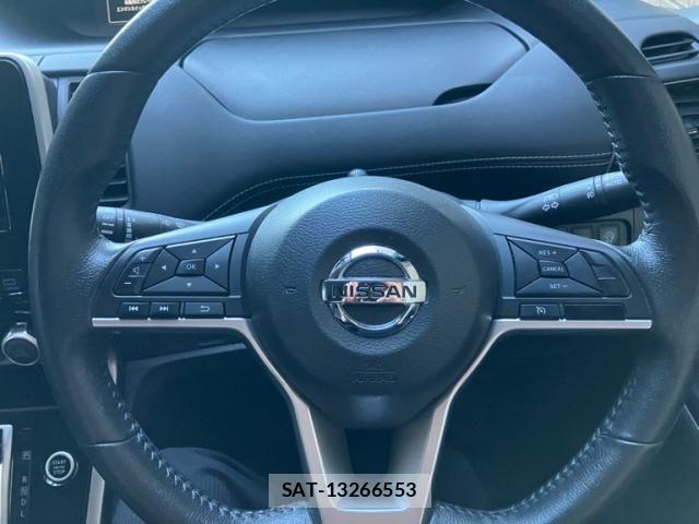 Nissan SERENA 2017-06 8368632-19