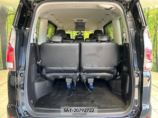 Nissan SERENA 2017-09 8368612-9