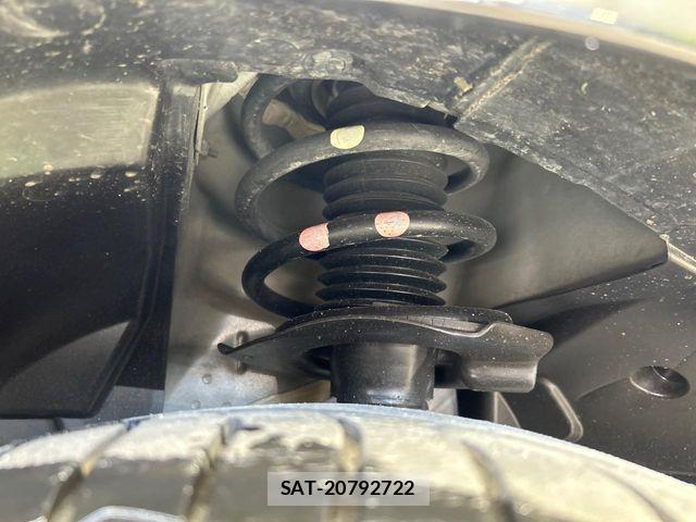 Nissan SERENA 2017-09 8368612-19