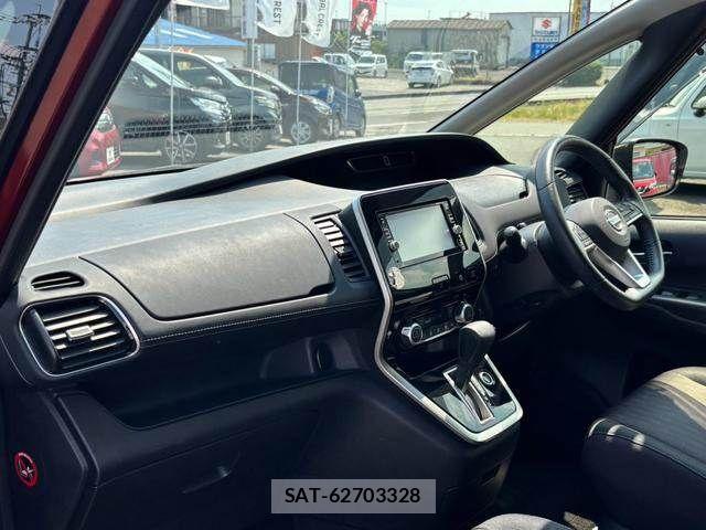 Nissan SERENA 2017-03 8368625-27