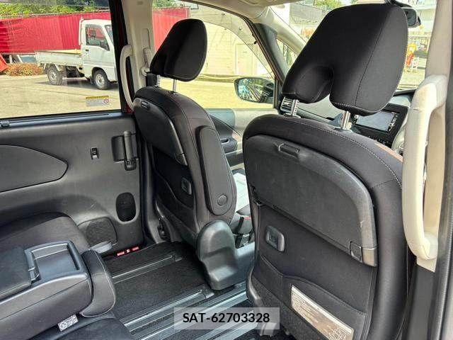 Nissan SERENA 2017-03 8368625-29