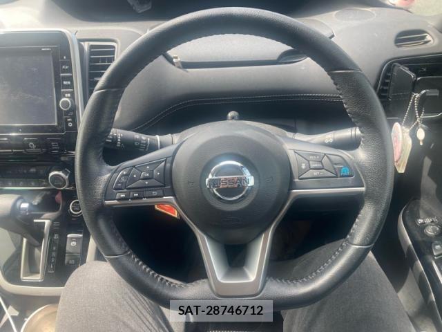 Nissan SERENA 2017-05 8368643-15