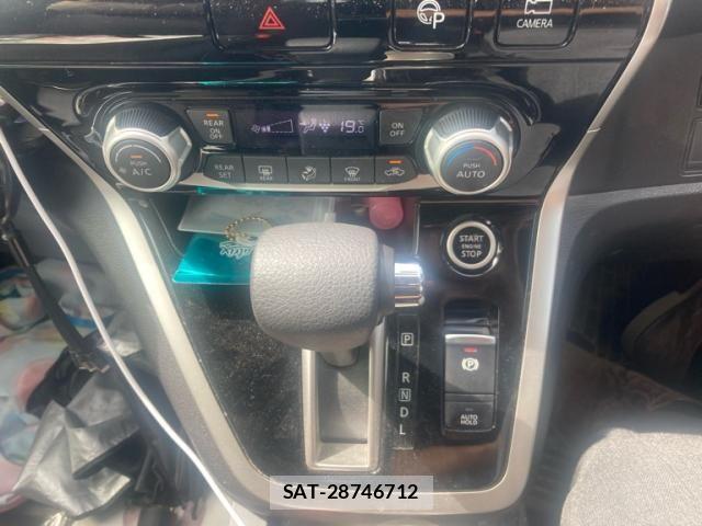 Nissan SERENA 2017-05 8368643-18