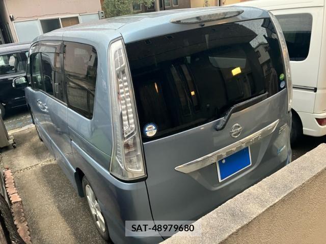 Nissan SERENA 2013-02 8368650-3