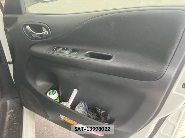 Nissan SERENA 2013-08 8368652-15