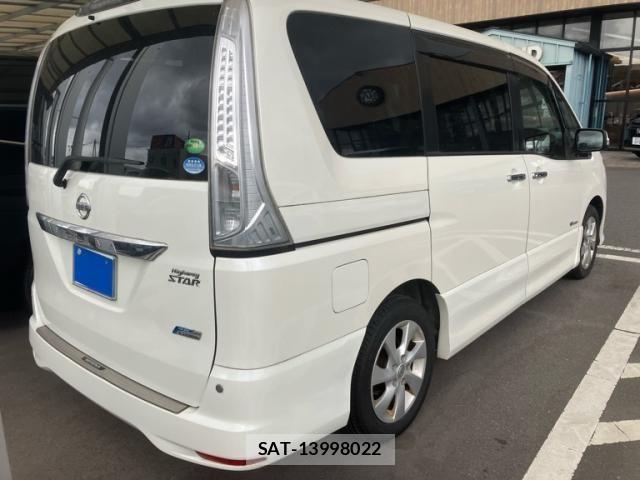 Nissan SERENA 2013-08 8368652-3