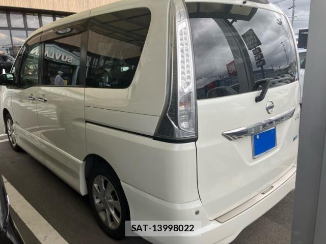 Nissan SERENA 2013-08 8368652-4