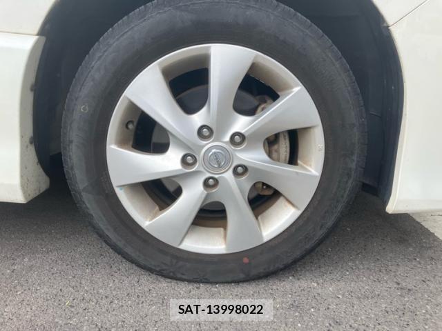 Nissan SERENA 2013-08 8368652-6