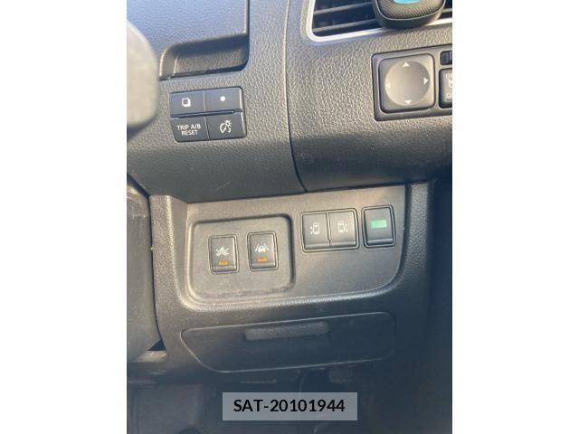 Nissan SERENA 2016-07 8368658-15