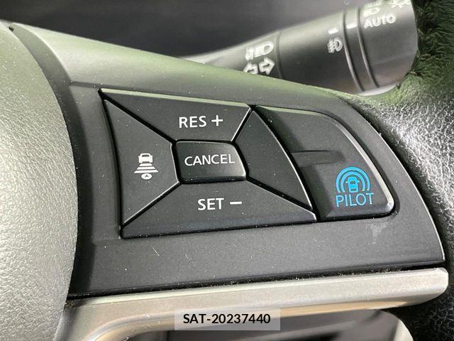 Nissan SERENA 2018-01 8368614-5