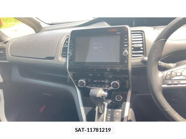 Nissan SERENA 2017-08 8368647-22