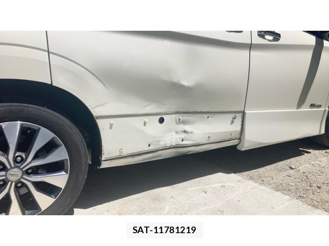 Nissan SERENA 2017-08 8368647-5