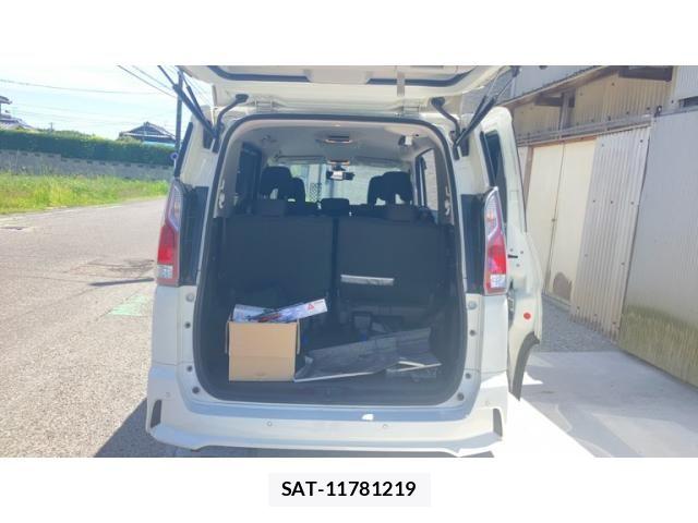 Nissan SERENA 2017-08 8368647-8