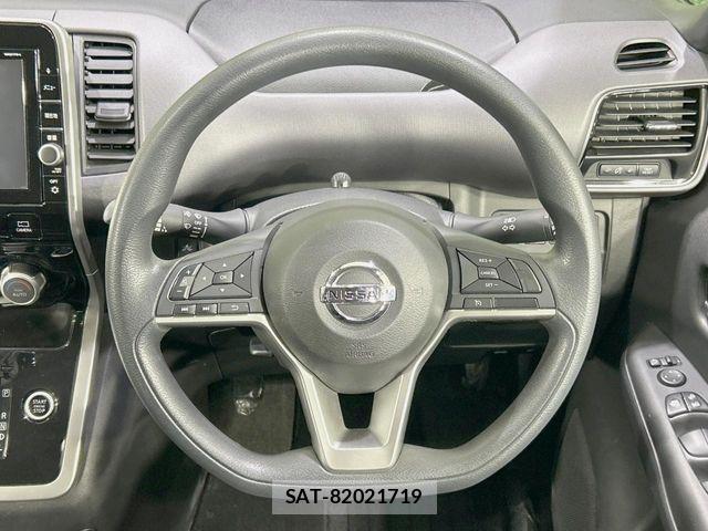 Nissan SERENA 2018-04 8368627-11