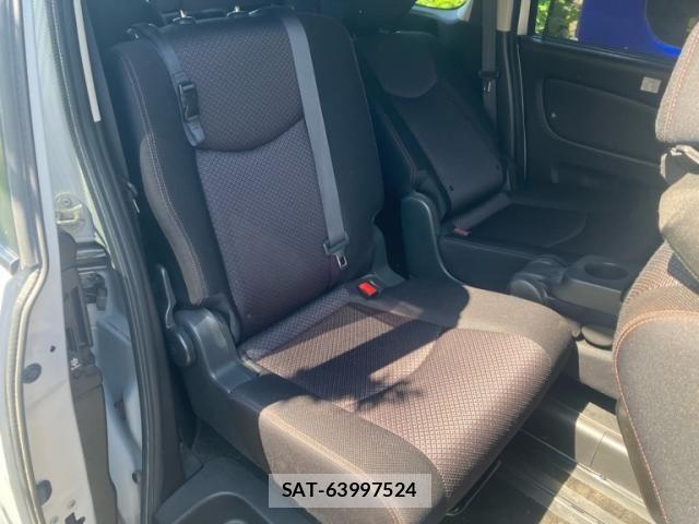 Nissan SERENA 2013-08 8368655-17