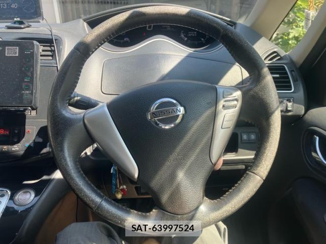 Nissan SERENA 2013-08 8368655-21