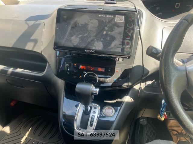 Nissan SERENA 2013-08 8368655-23