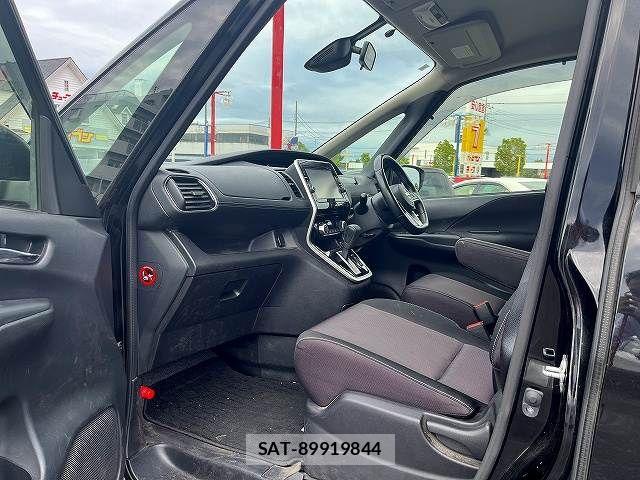 Nissan SERENA 2017-02 8372167-15