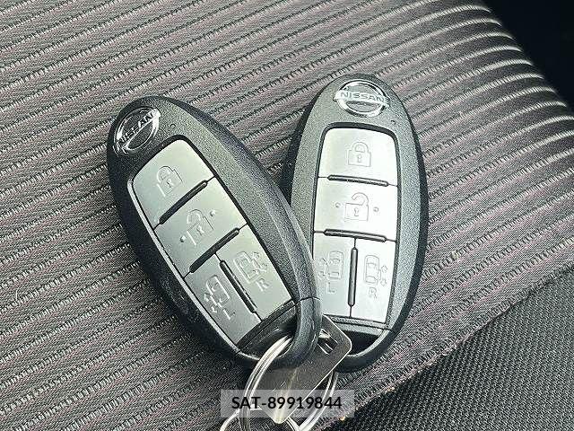 Nissan SERENA 2017-02 8372167-19