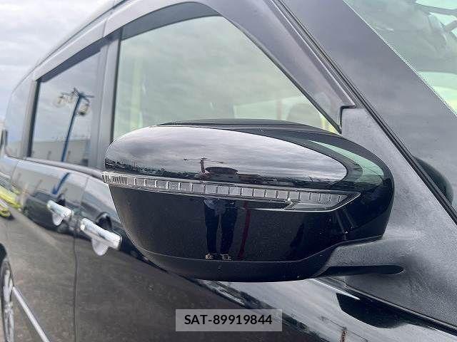 Nissan SERENA 2017-02 8372167-8